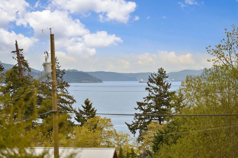 Some views of the nearby ocean.