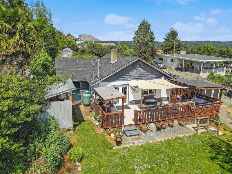 Dragonfly Cottage with fantastic outdoor living spaces.