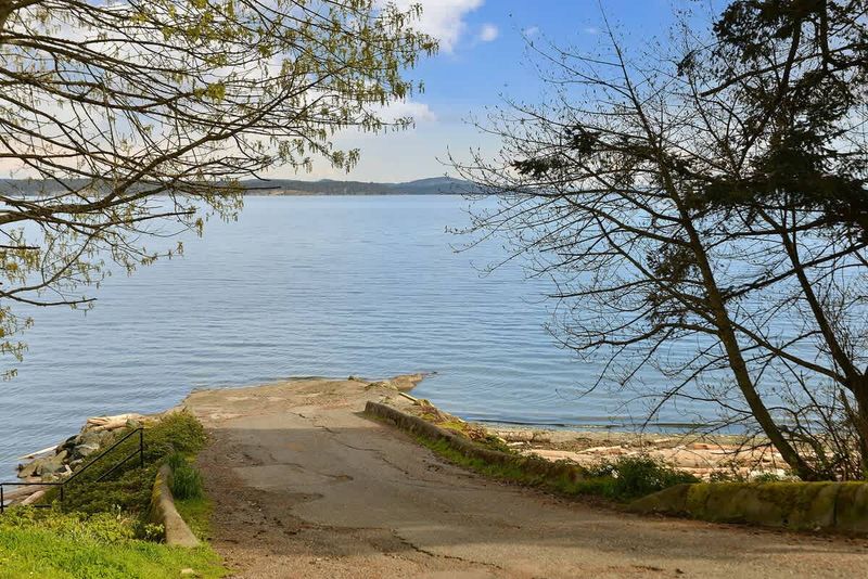 Cedar Boat Launch Beach