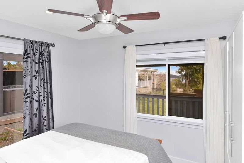 Primary bedroom with queen bed.