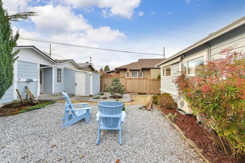 Front courtyard space.