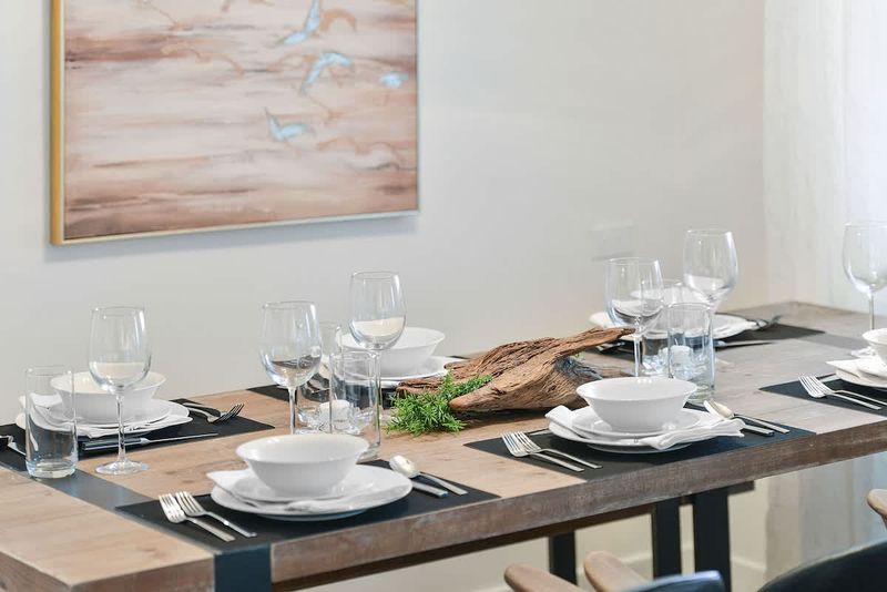 Seating for 6 in the dining room.