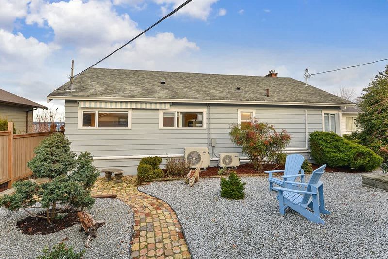 Front courtyard space.