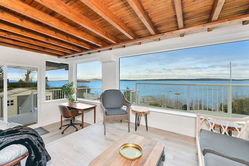 Additional living room in the closed in atrium.