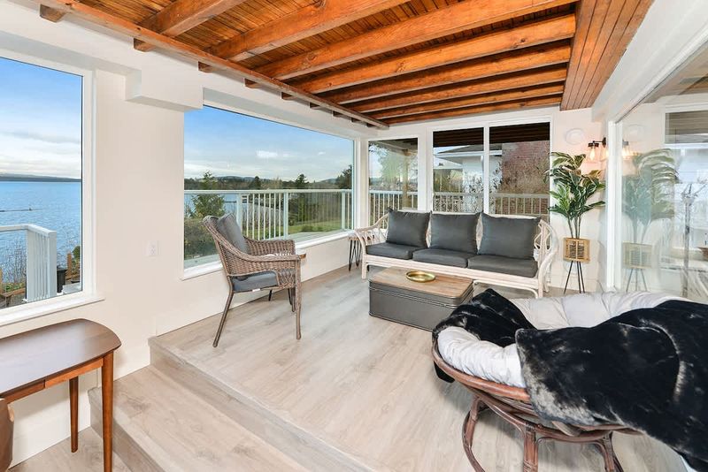 Additional living room in the closed in atrium.