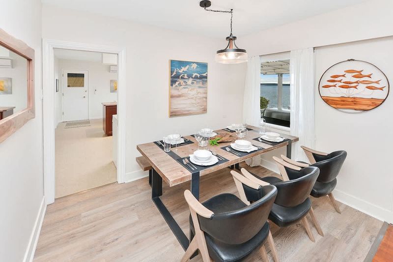 Seating for 6 in the dining room.