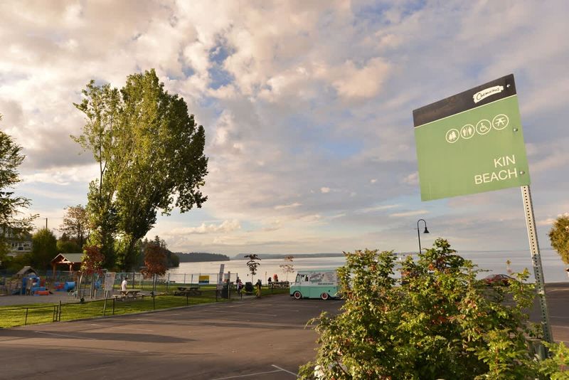 Kinsmen Beach Park just a short walk away.