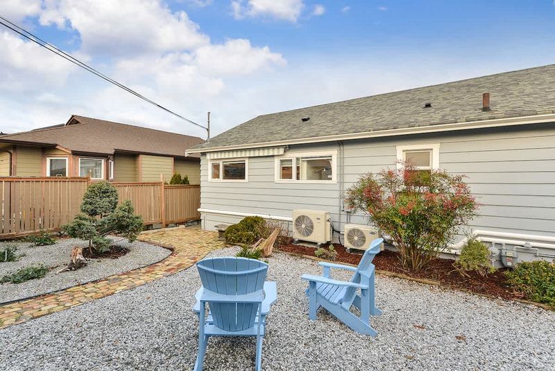 Front courtyard space.