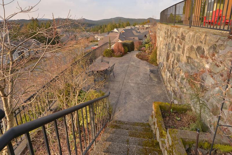 Lower garden terrace patio.