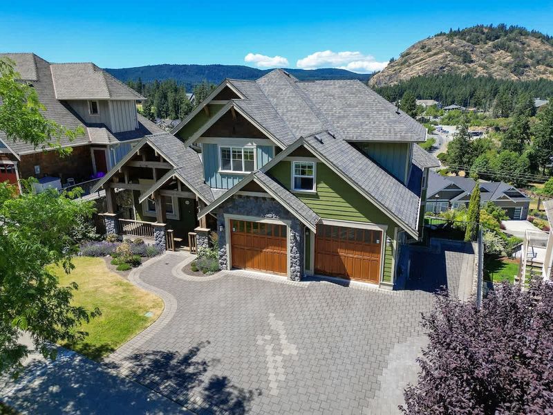 Front of the Mount Finlayson View Villa.