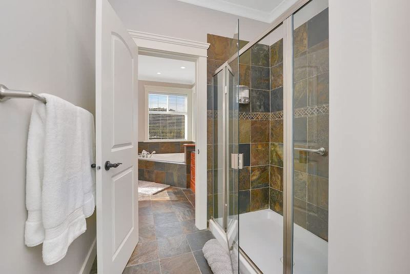 Primary bedroom ensuite on the main floor.