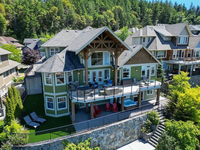 Mount Finlayson View Villa. back, view, and garden terrace side.