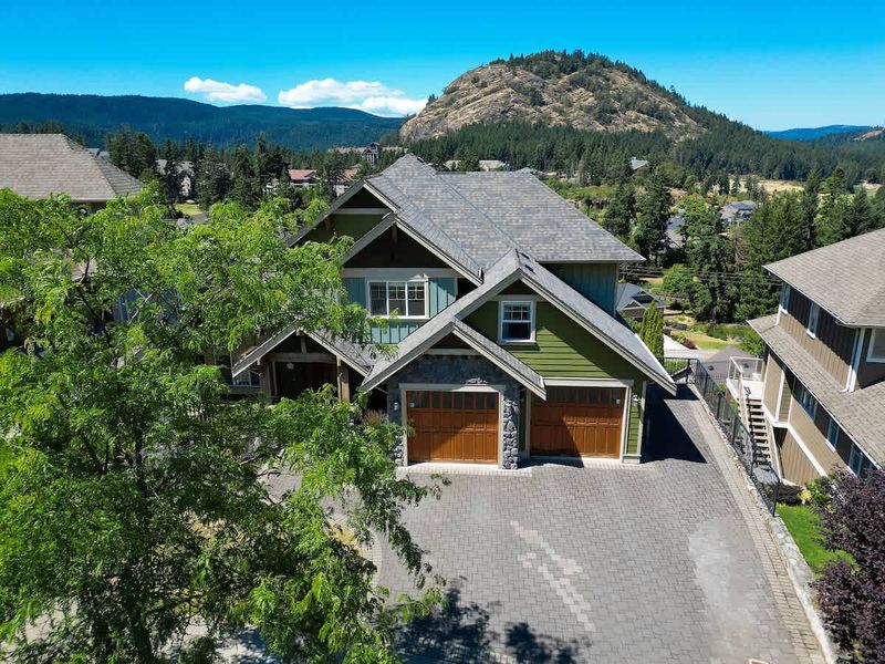 Front of the Mount Finlayson View Villa.