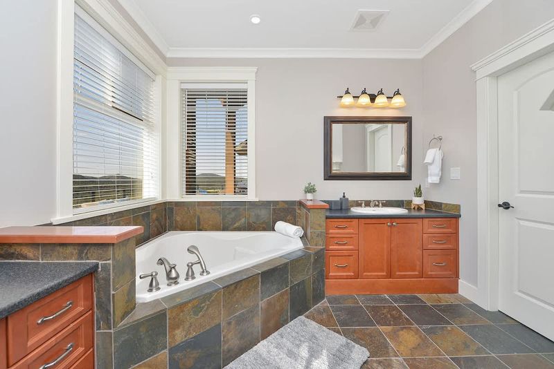 Primary bedroom ensuite on the main floor.