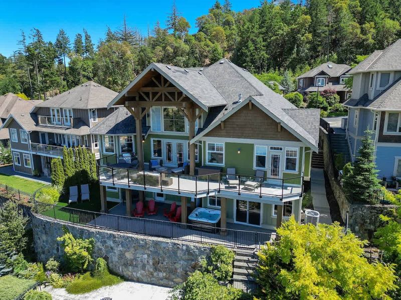 Mount Finlayson View Villa. back, view, and garden terrace side.