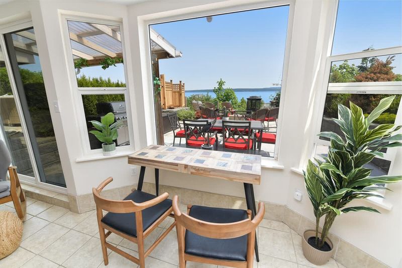 Breakfast nook with a view.