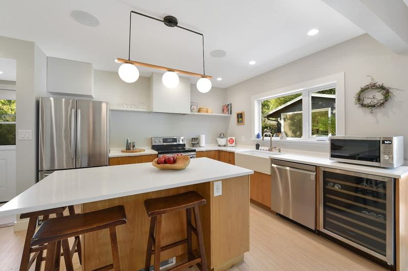 Fully Equipped modern kitchen.