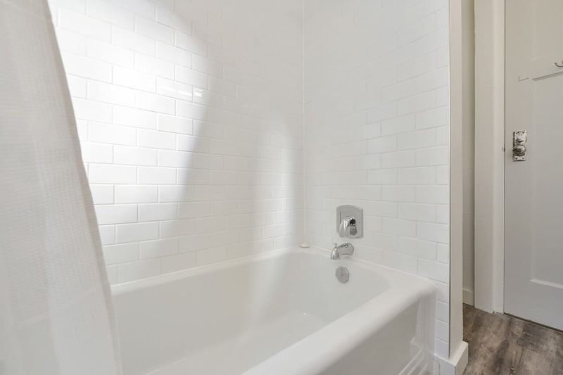 Main cottage bathroom.