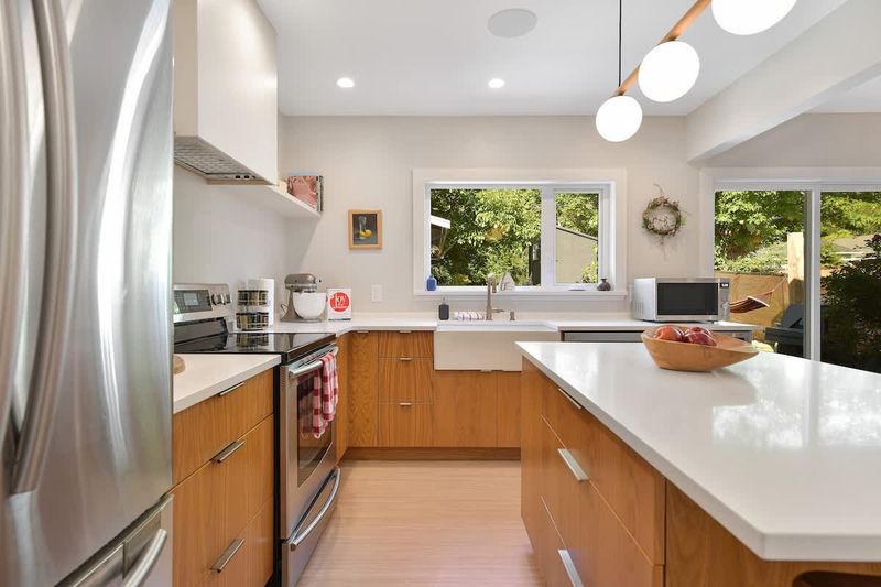 Fully Equipped modern kitchen.