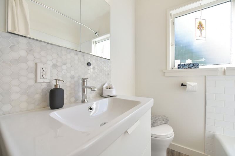 Main cottage bathroom.