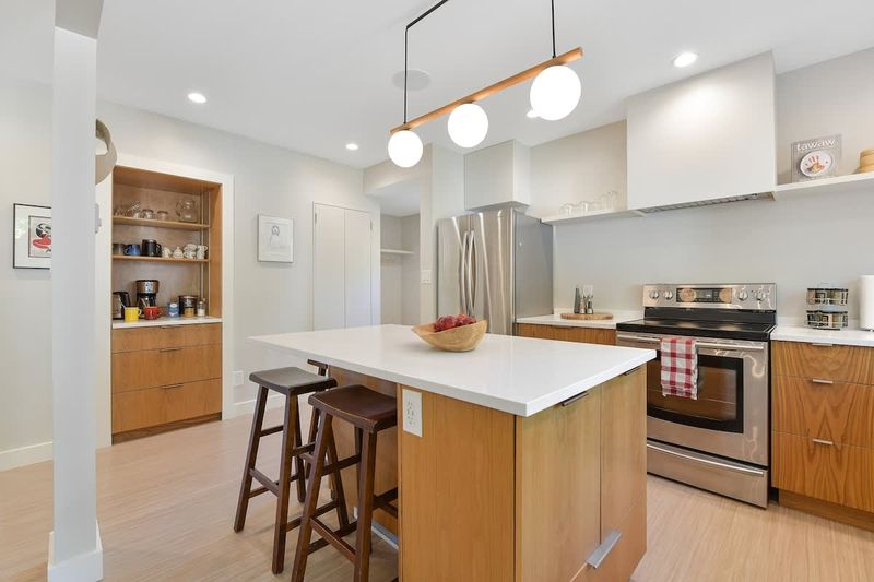 Fully Equipped modern kitchen.