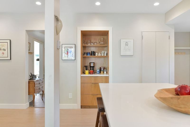 Fully Equipped modern kitchen.