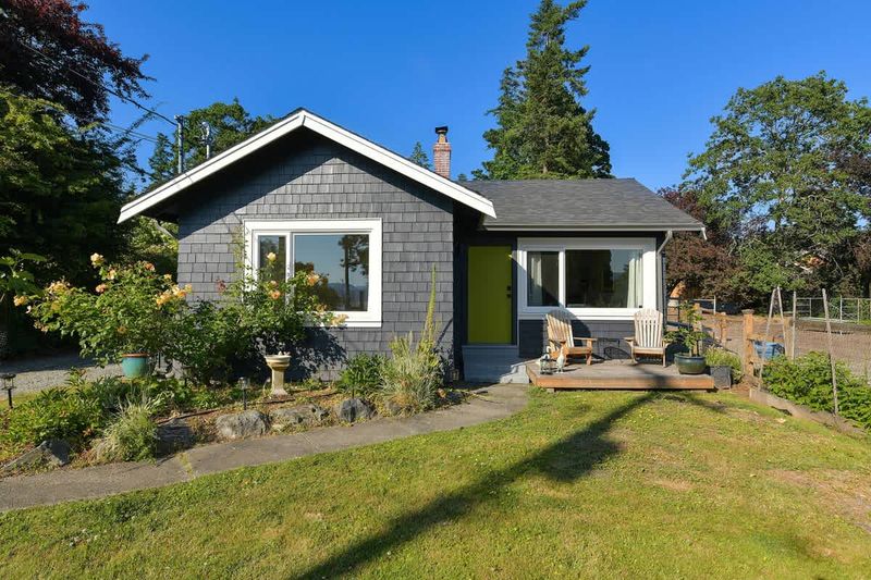 Front of the main cottage.