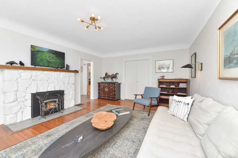 Main cottage living room.
