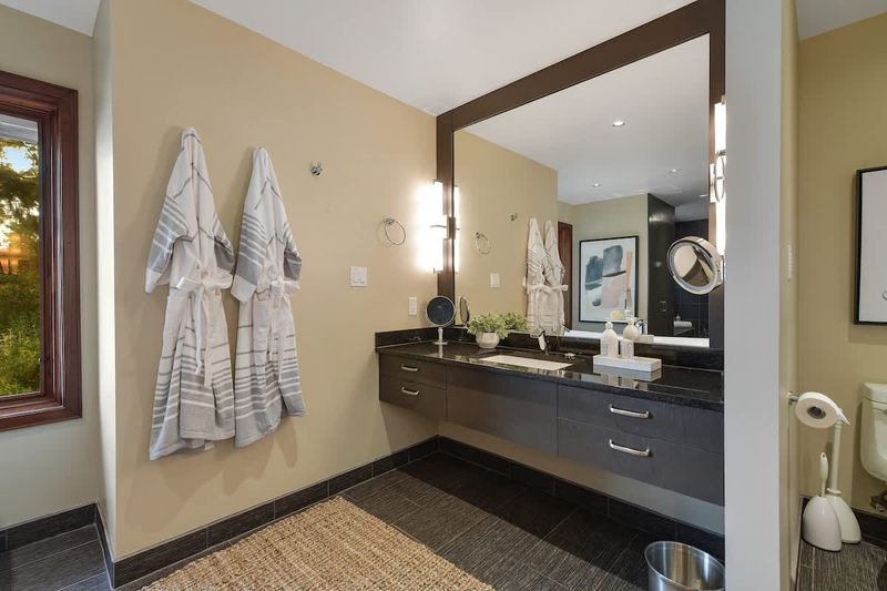 Primary bedroom ensuite on the main floor.