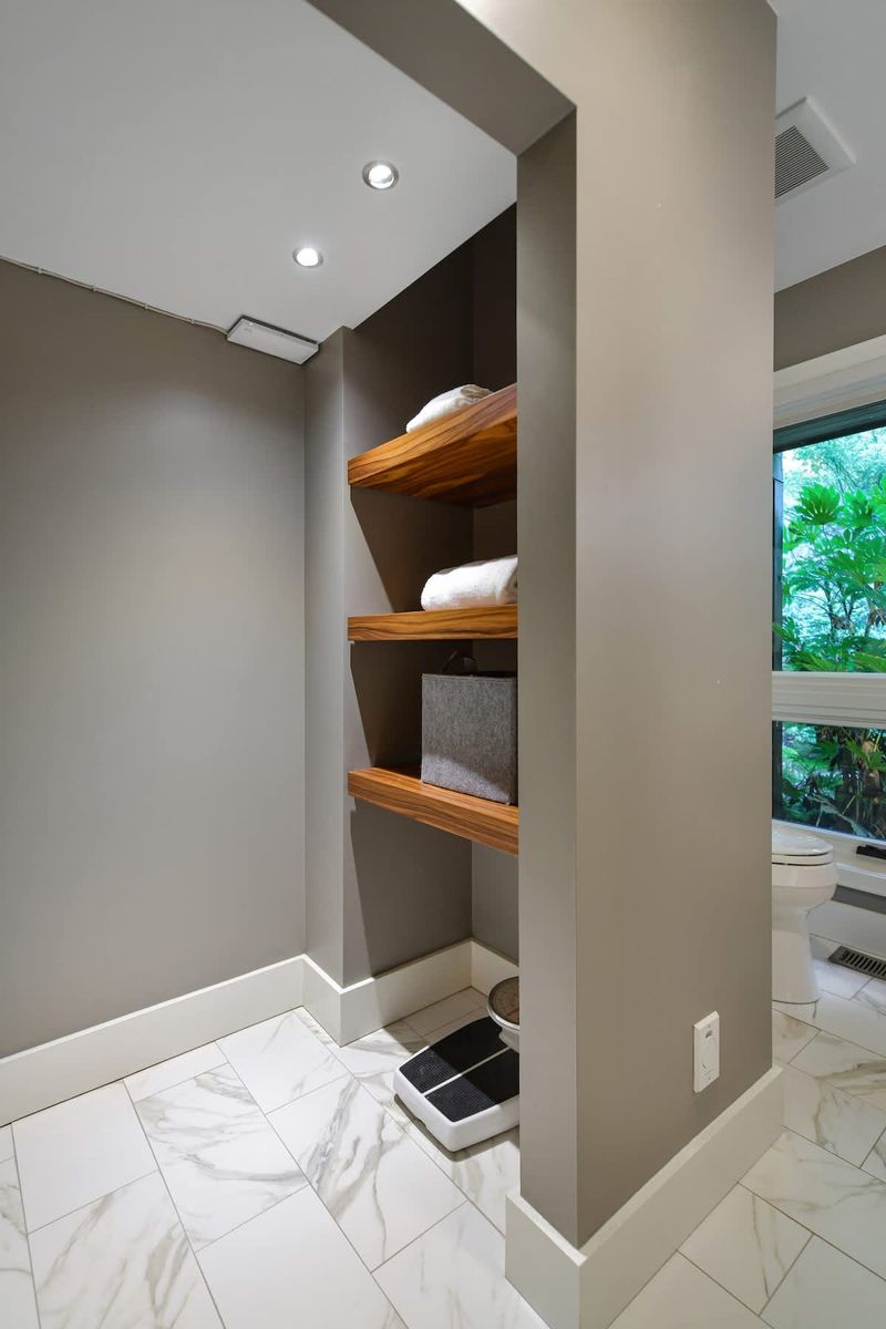 Main level full bathroom.