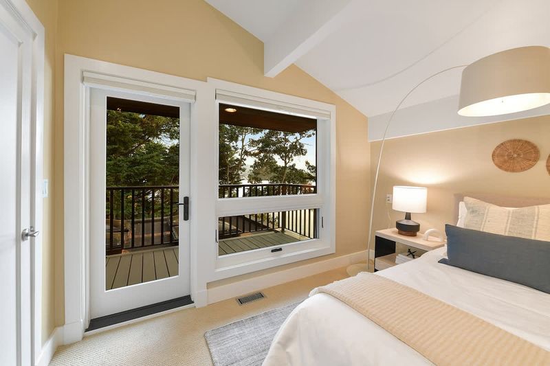 Third bedroom on the upper floor.