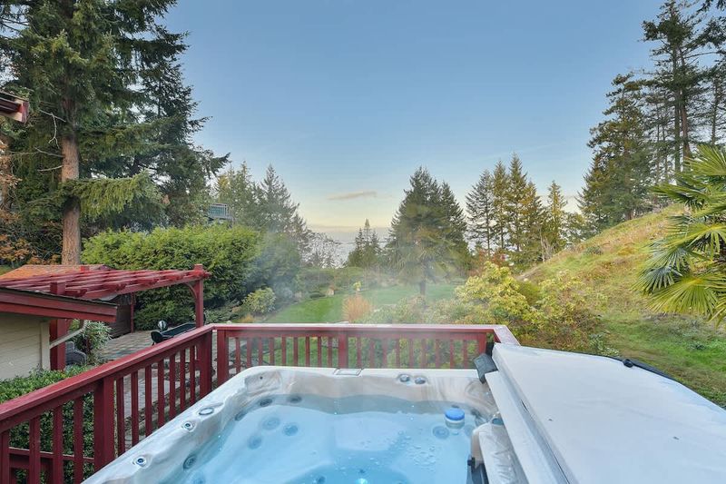 Enjoy private hot tub
