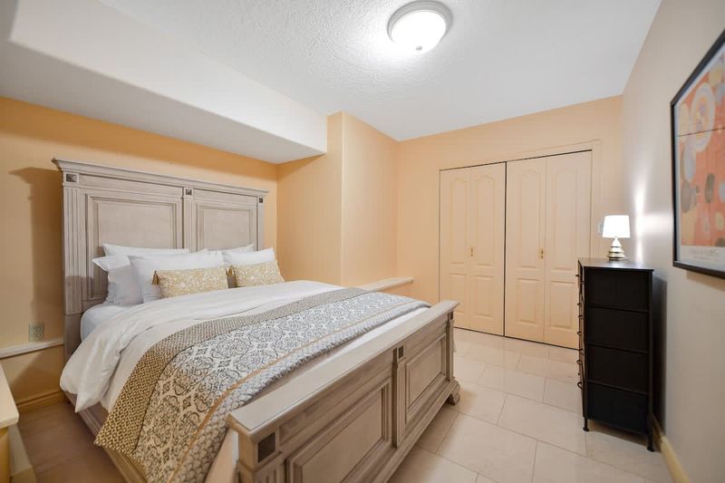 Private queen size room