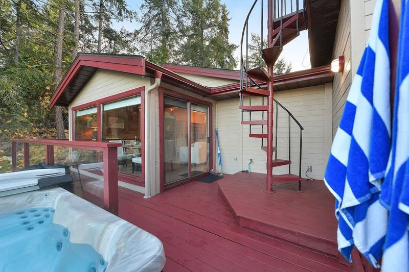 Spiral staircase to upper deck