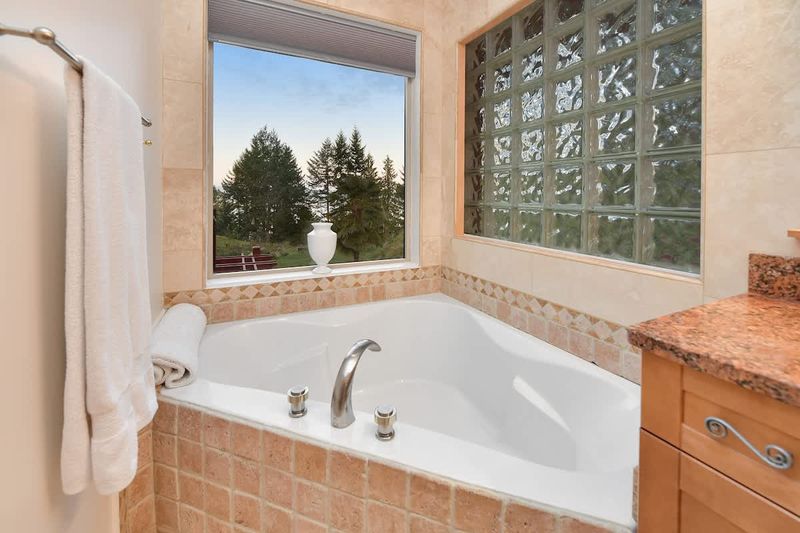 Comfortable soaker tub