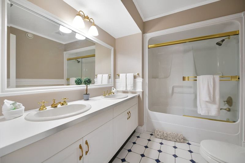 Lovely 4 piece Washroom