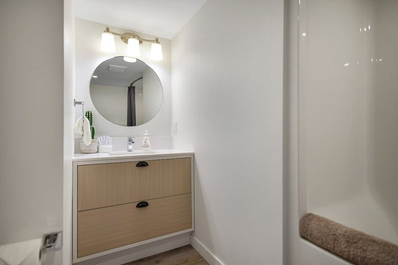 Ground level full bathroom 4