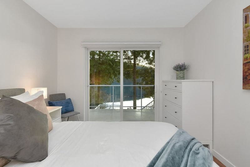 Main Floor Queen Bedroom 1