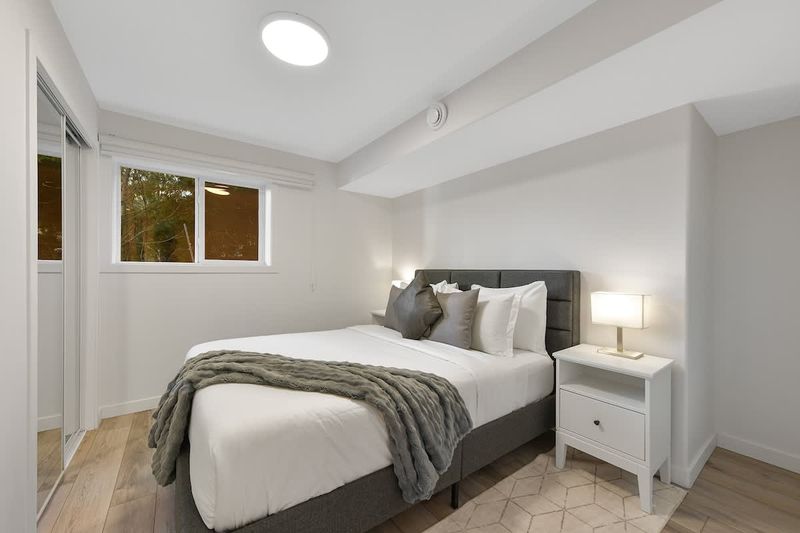 Ground Floor Queen Bedroom 4