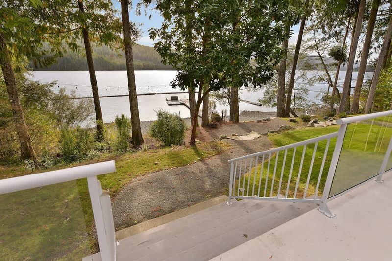 Lots of access to the lake from the house.