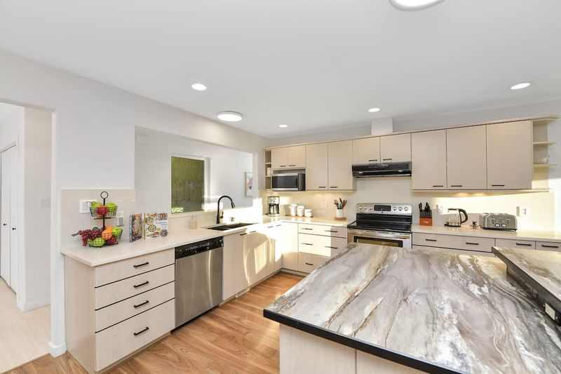 Main level fully equipped modern kitchen.