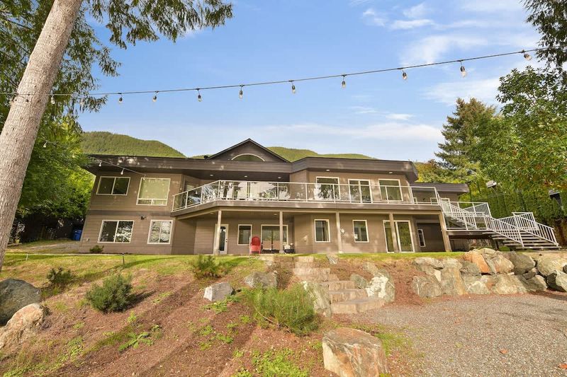 Large lakeside backyard.