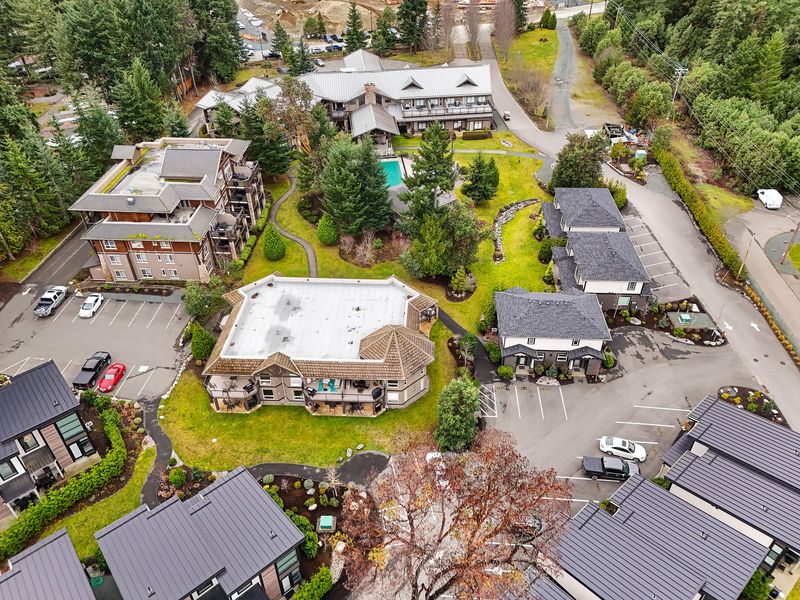 Overview of the Sunridge Resort.