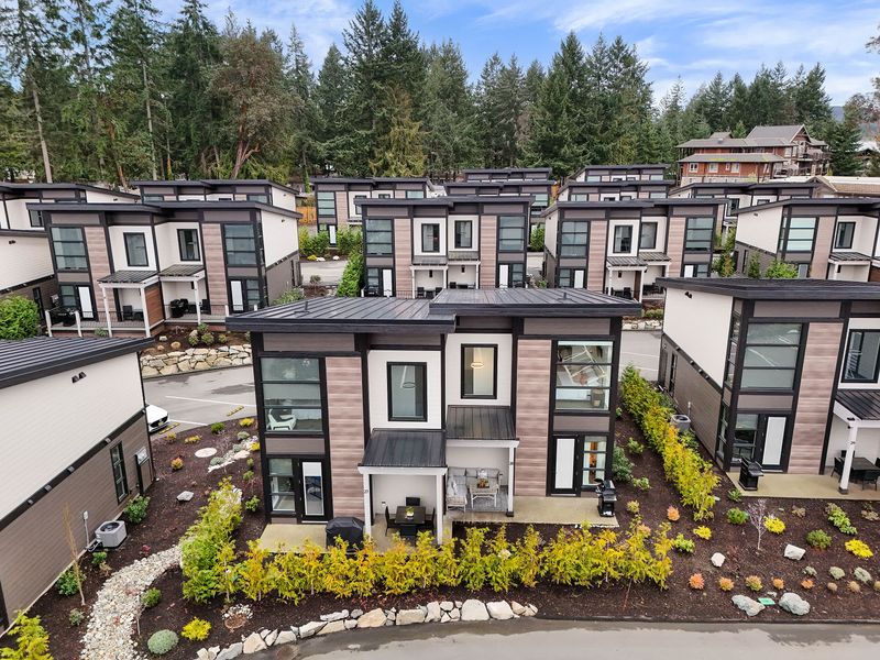 Skyview of the Sunridge Beachside Retreat on the right side of this duplex townhome.