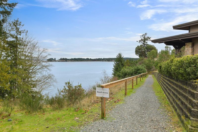 Path to the beach