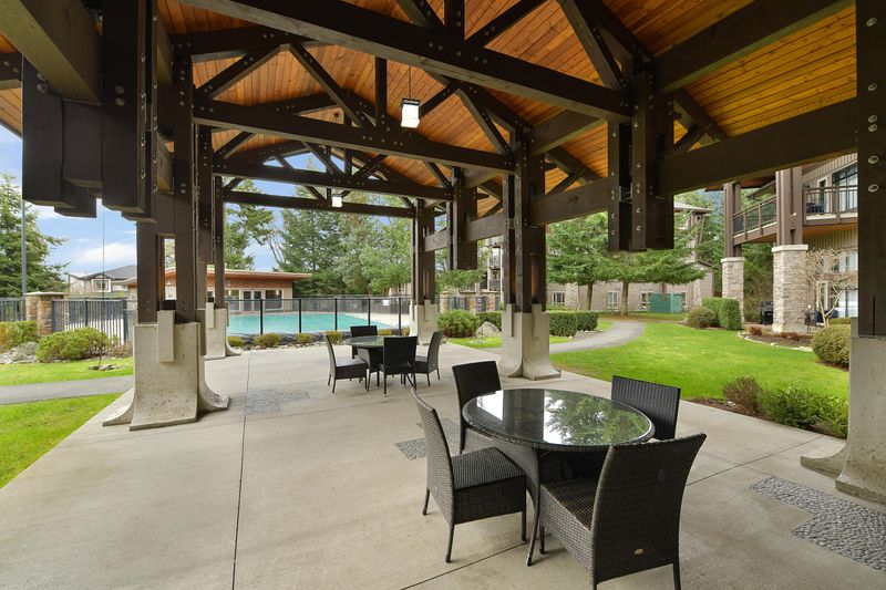 Sunridge Resort common area outdoor patio spaces.