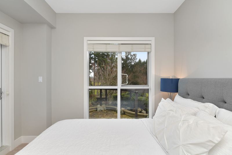 Second bedroom with double sized bed.