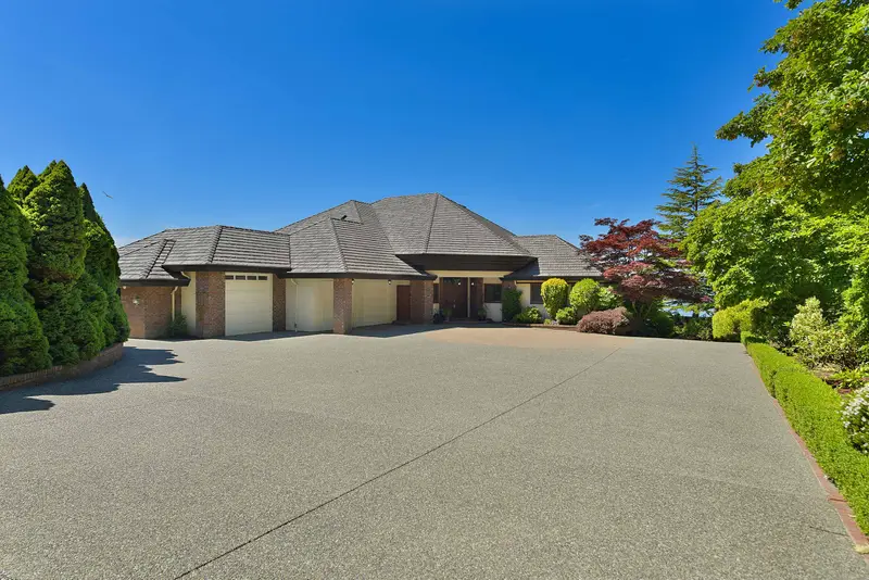 Extensive Driveway Ample of parking