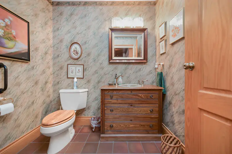 Bathroom 2 Main floor