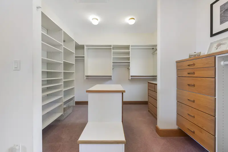 Walk in closet 